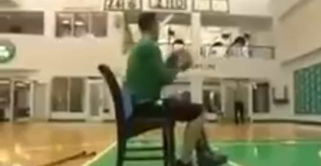 Gordon Hayward est déjà à l’entraînement… sur une chaise