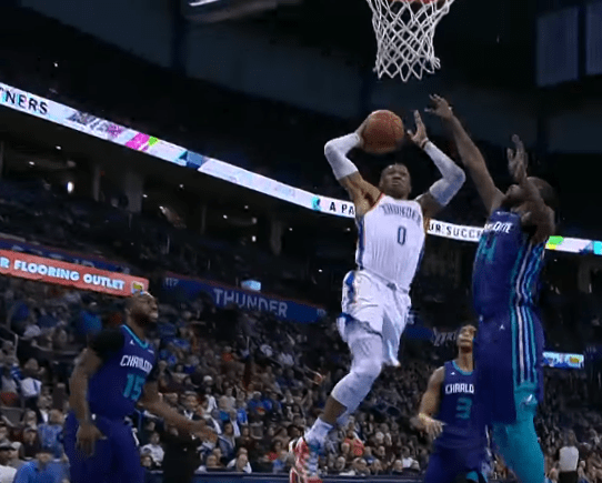 Le dunk monstrueux de Westbrook… a révolté les Hornets