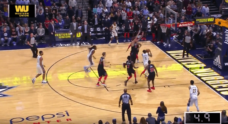 Will Barton passe la défense des Bulls en revue pour la gagne