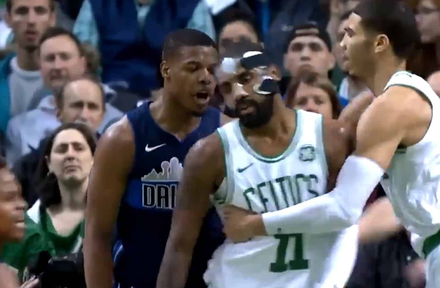 Kyrie Irving et Dennis Smith calment le jeu après leur accrochage