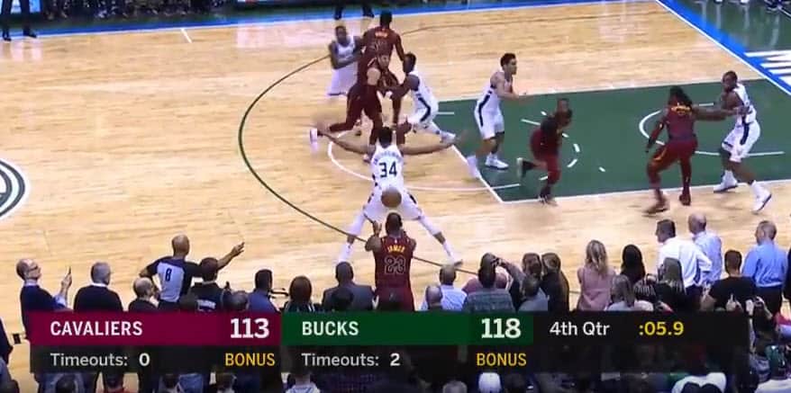 Coup de génie : LeBron James utilise le Greek Freak pour marquer à 3 points