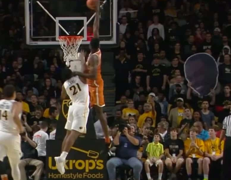 Mohamed Bamba claque un dunk ahurissant en NCAA