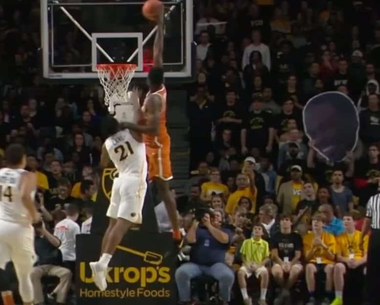 Mohamed Bamba claque un dunk ahurissant en NCAA