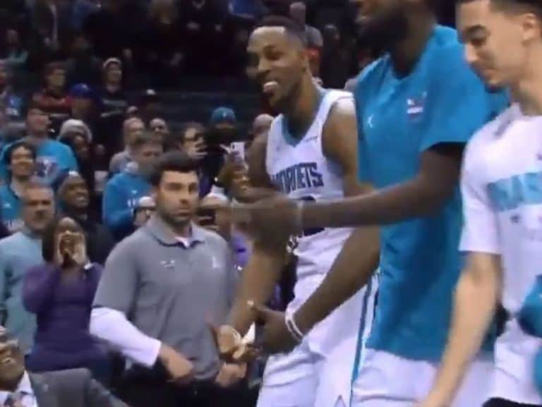 Dwight Howard porte ses cou***** comme Sam Cassell