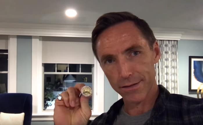 Steve Nash réagit à sa bague de champion offerte par les Warriors