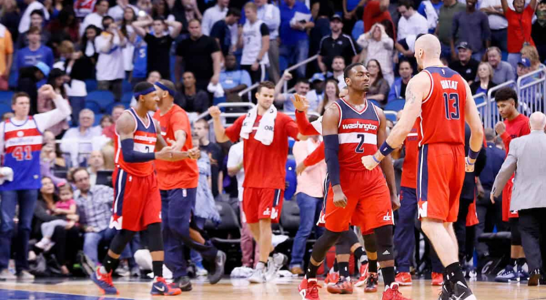 John Wall et Marcin Gortat s’expliquent en plein match…