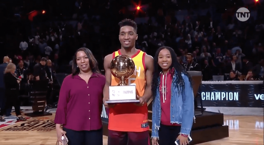 Explosif, Donovan Mitchell remporte le slam dunk contest