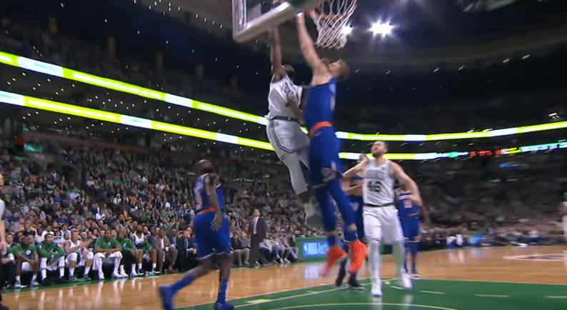 Jaylen Brown même pas choqué par son poster sur Porzingis