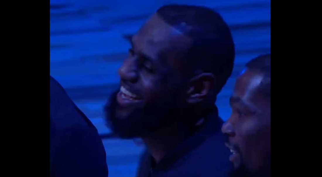 Le fail de Fergie sur l’hymne a bien fait rire les All-Stars