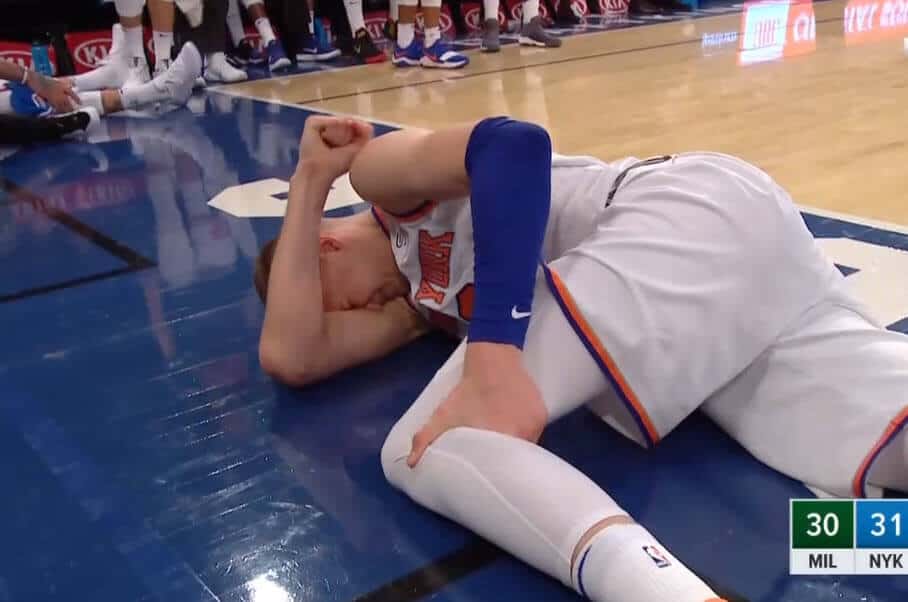 Bad trip : Kristaps Porzingis se flingue le genou, sa saison est terminée
