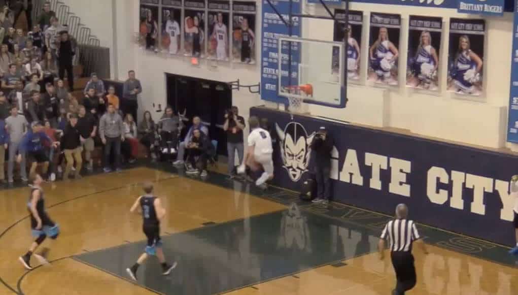 Mac McClung cale un Eastbay phénoménal en plein match