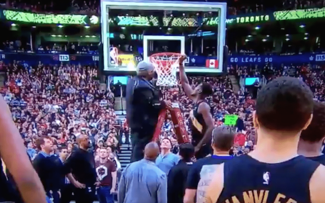 Scène cocasse à Toronto où le cercle… n’était pas droit