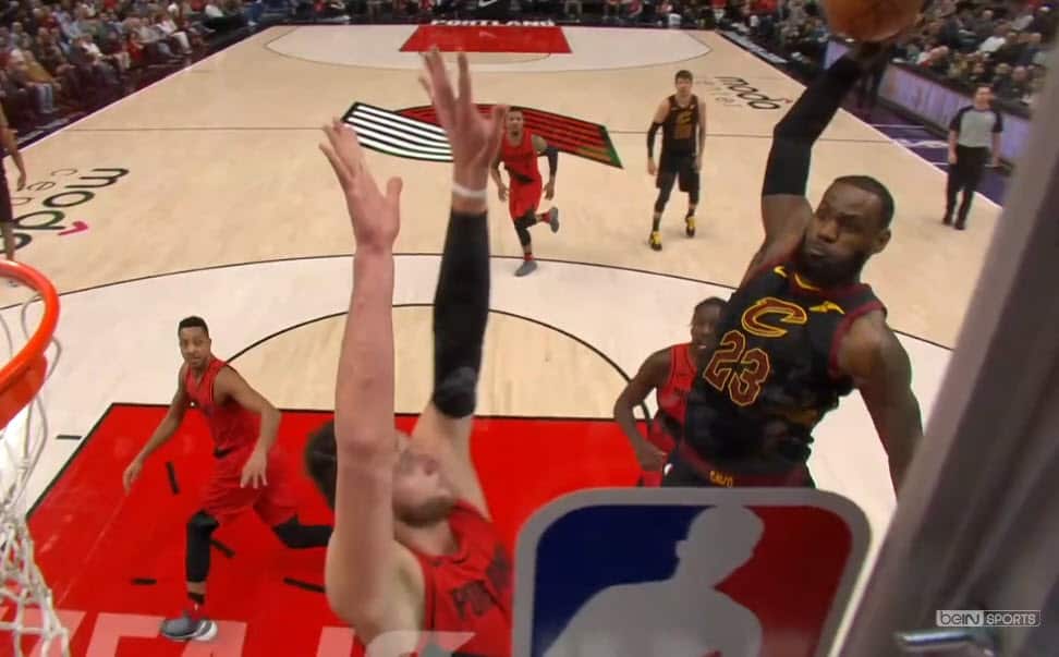 LeBron James claque un dunk d’une violence inouïe sur Nurkic !