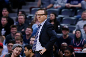 Scott Brooks déçoit encore : Il ne faut pas rester là, monsieur..