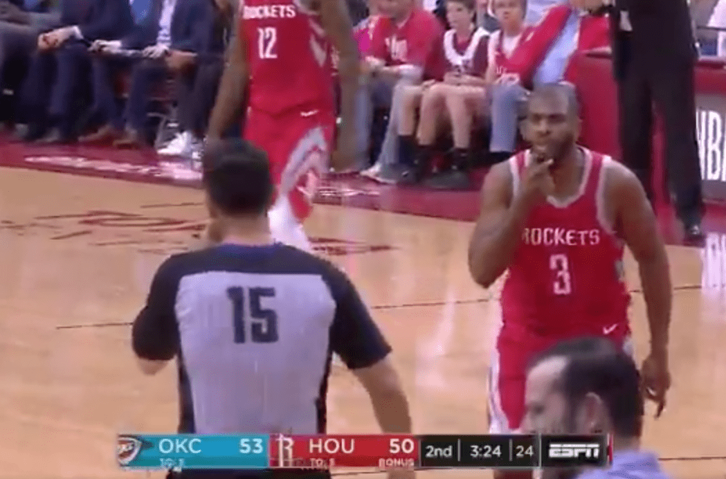 Chris Paul se fout de la gueule de l’arbitre… et prend une technique