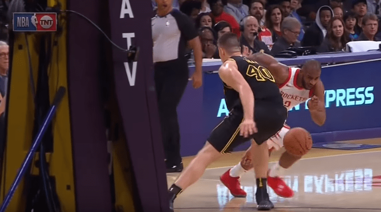 Génie et vice : Chris Paul met un terrible petit pont à Zubac
