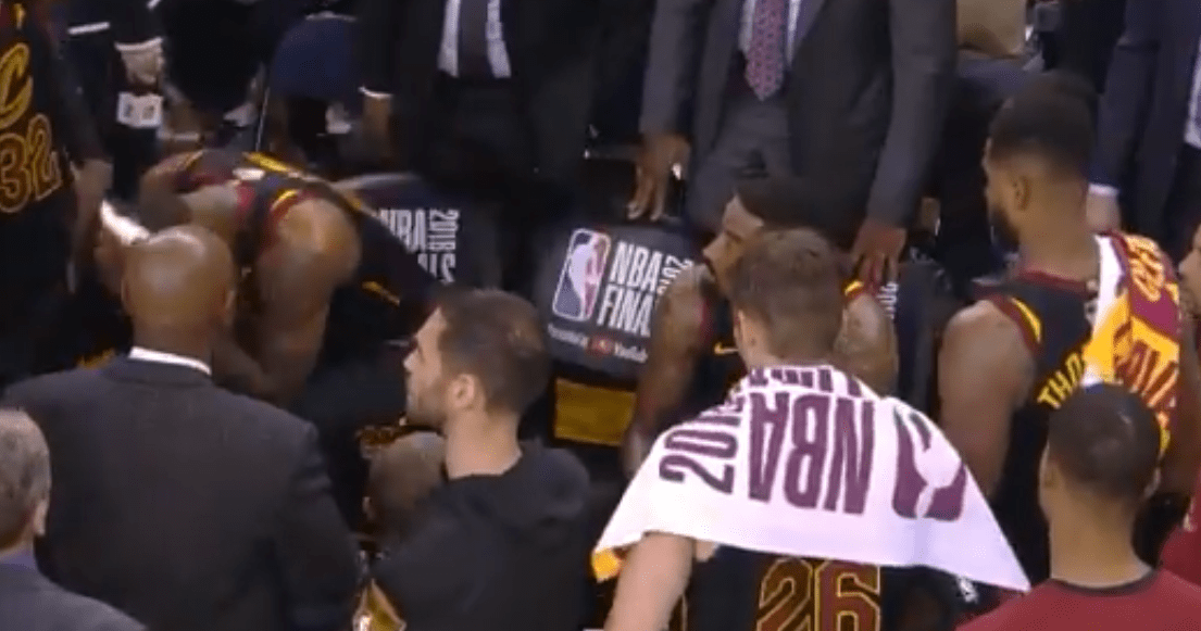 LeBron apprend qu’il restait un TO aux Cavs, sa réaction est mythique