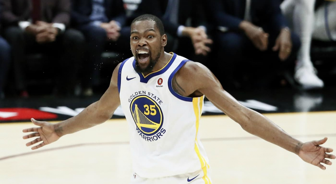 Kevin Durant clashé par un joueur NFL de Cleveland