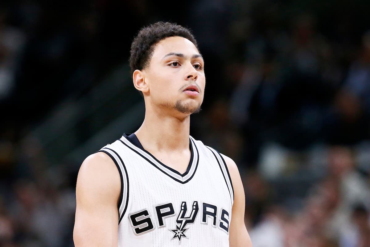 Les Spurs re-signent Bryn Forbes