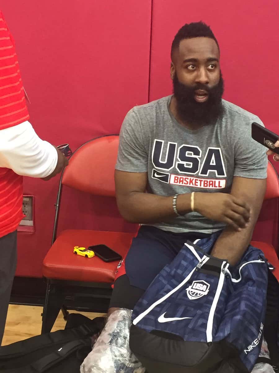 Gregg Popovich promet une voiture à ses joueurs… il offre un jouet