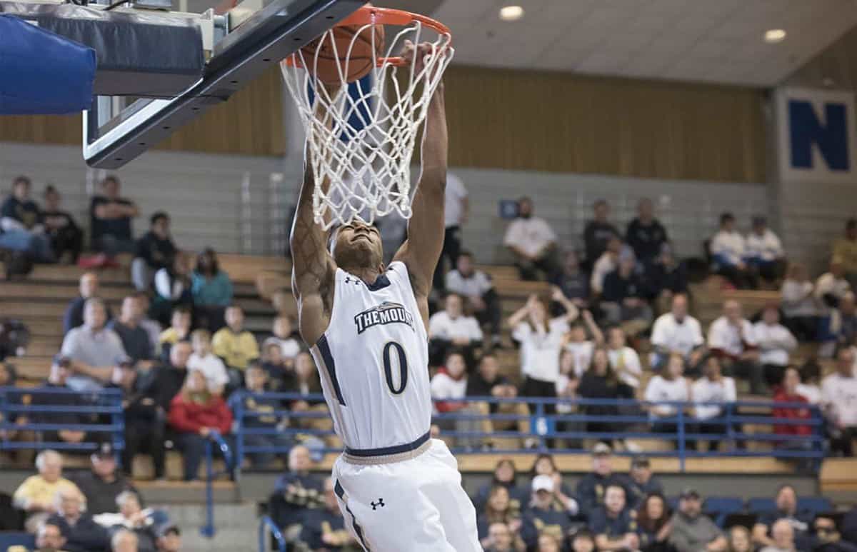 Vidéo : Junior Robinson, 1,65 m et du feu dans les jambes