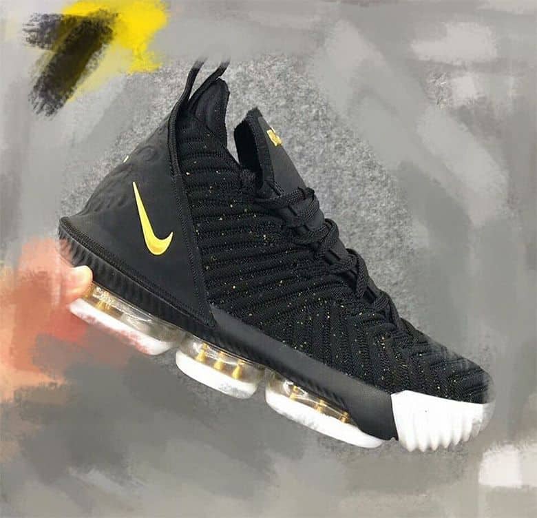 La première photo de la LeBron 16 aux couleurs des Lakers ?