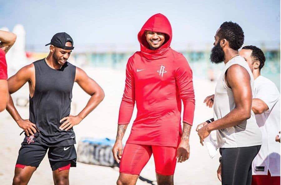 Et maintenant, c’est Hoodie Melo à la plage