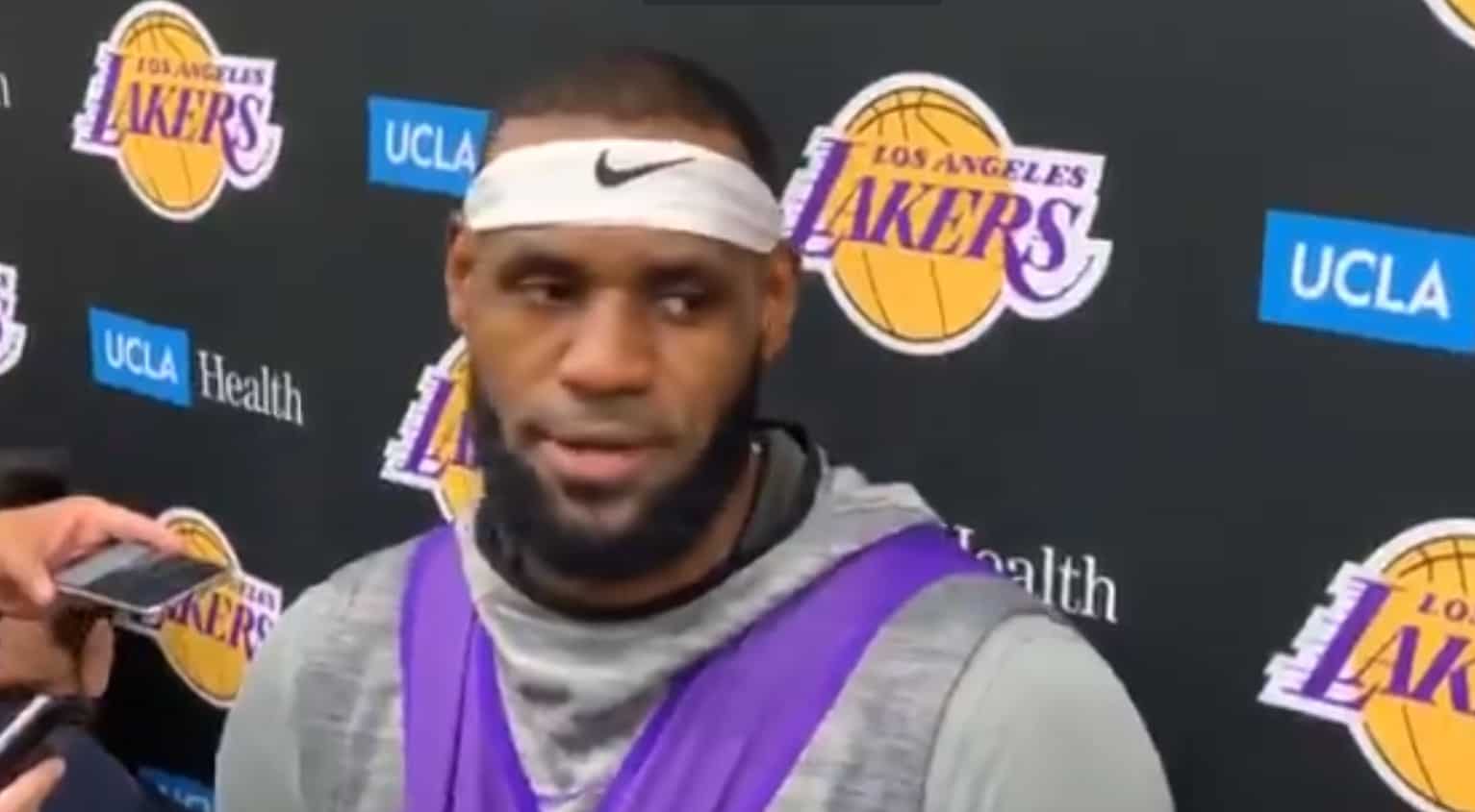 LeBron agacé par une question sur son numéro