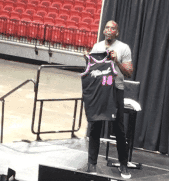 Un nouveau maillot (et parquet) Vice City pour le Heat !