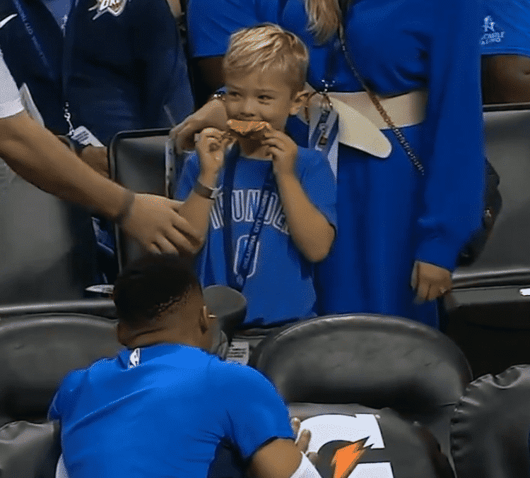 Russell Westbrook a essayé de négocier une part de pizza contre ses pompes