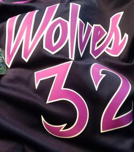 Leaké, le nouveau maillot des Wolves est MAGNIFIQUE
