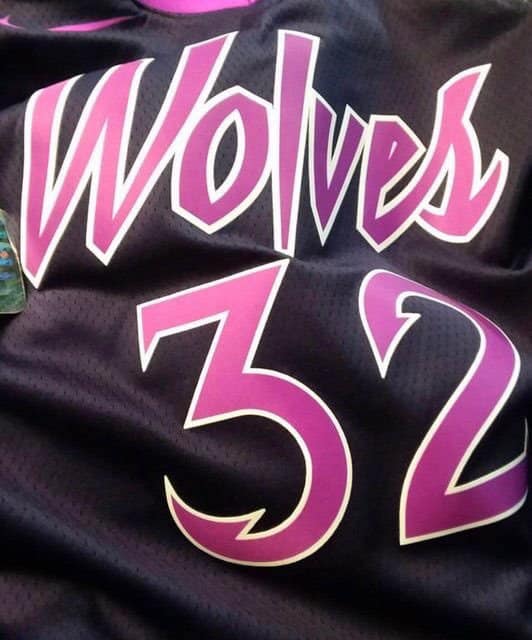 Leaké, le nouveau maillot des Wolves est MAGNIFIQUE