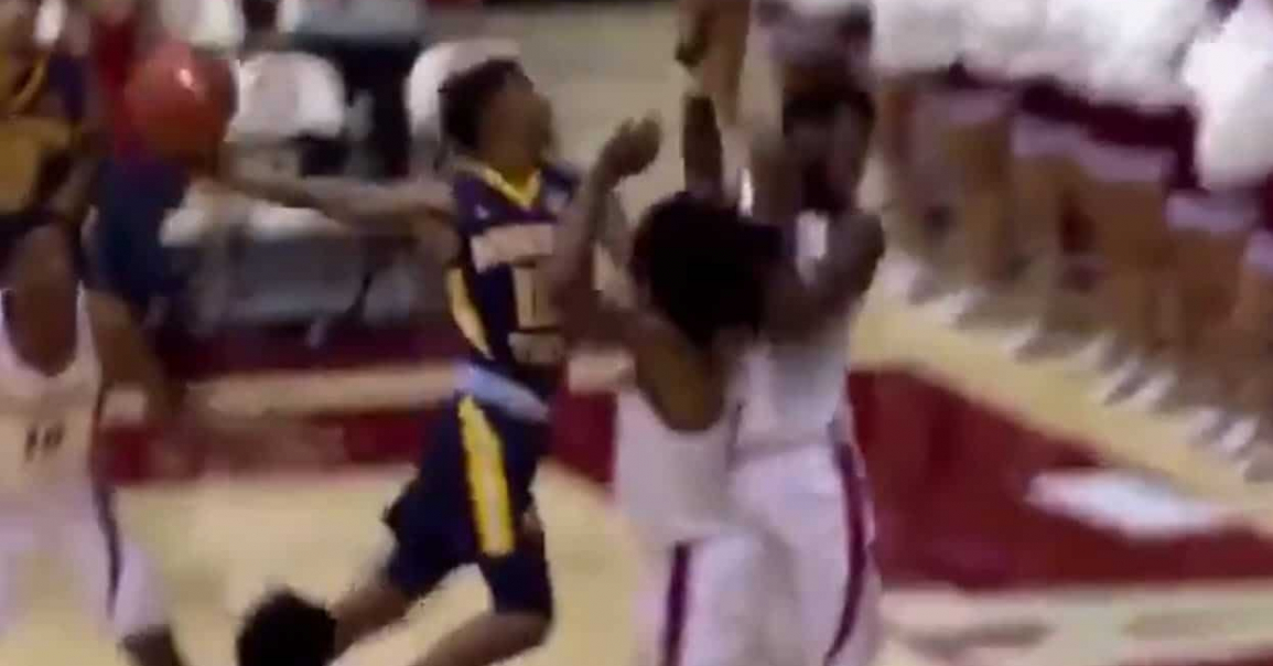 Ja Morant claque encore un dunk monstrueux en match