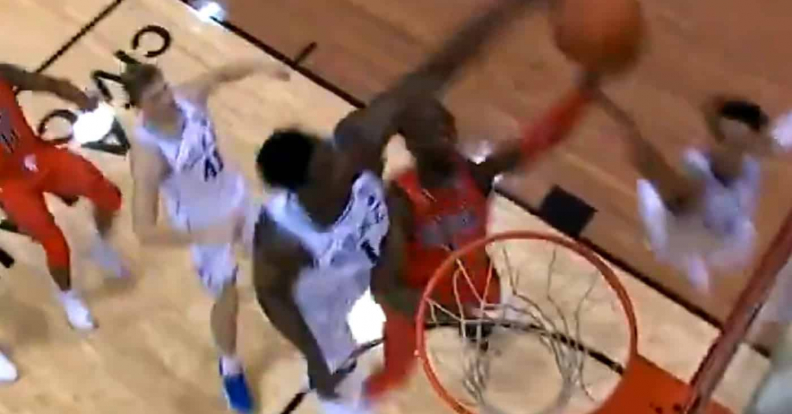 Zion scotche un audacieux, Duke domine Auburn