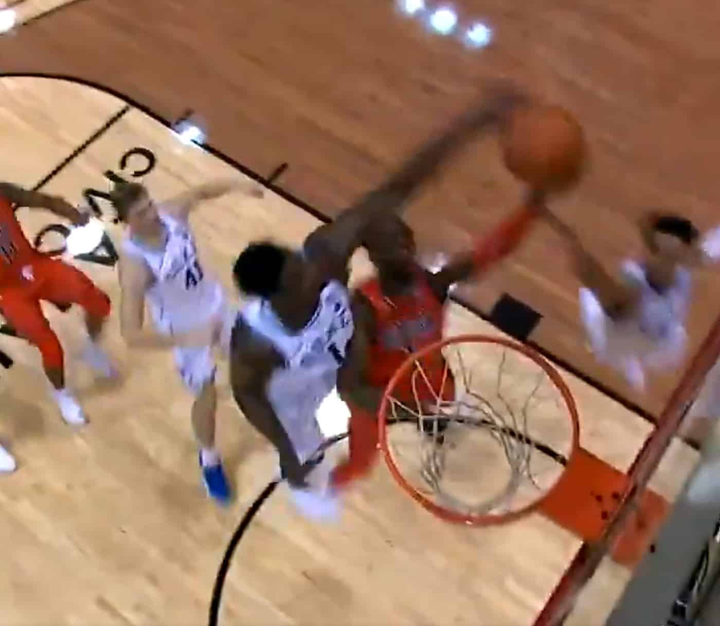 Zion scotche un audacieux, Duke domine Auburn