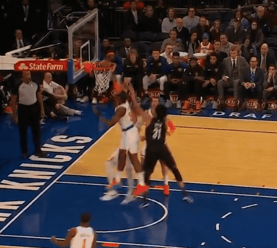 Les Knicks inventent la claquette dunk… contre son camp