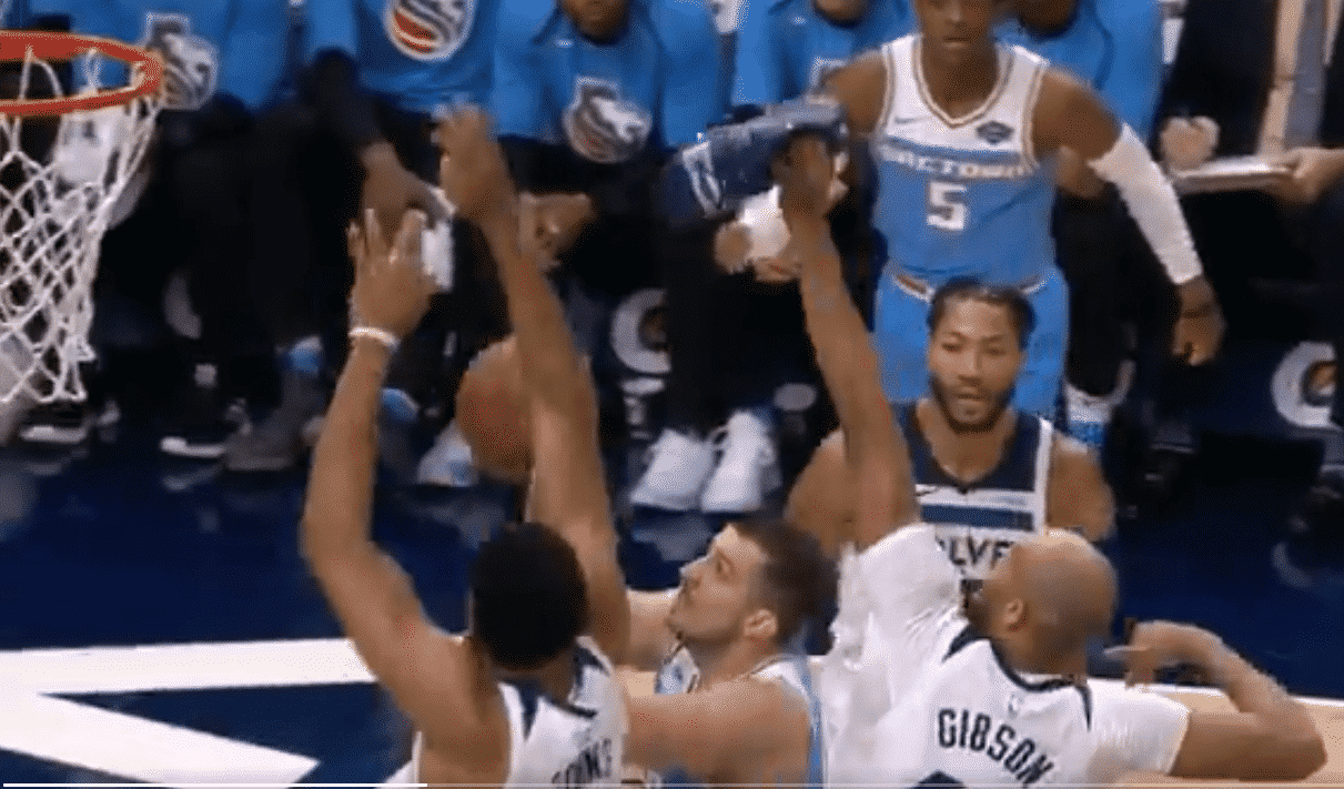 Quand Taj Gibson tente de contrer un tir avec… sa chaussure