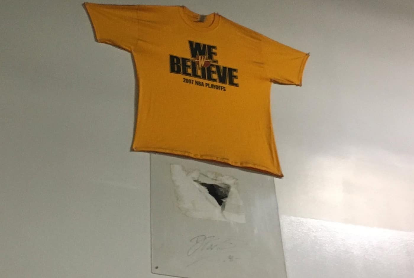 Le mur fracassé par Dirk va accompagner les Warriors dans leur nouvelle salle