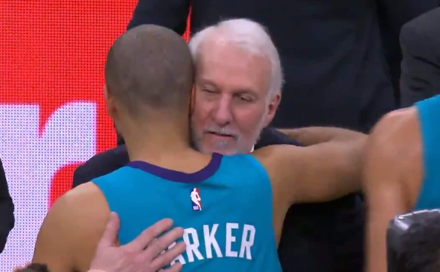 Tony Parker-Gregg Popovich, ça méritait bien un câlin1400 x 867