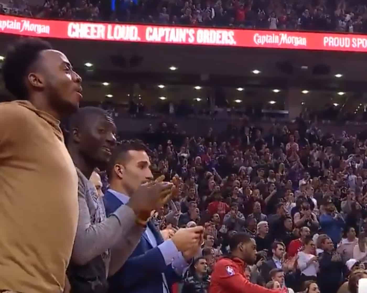 La belle ovation des fans de Toronto pour Vince Carter