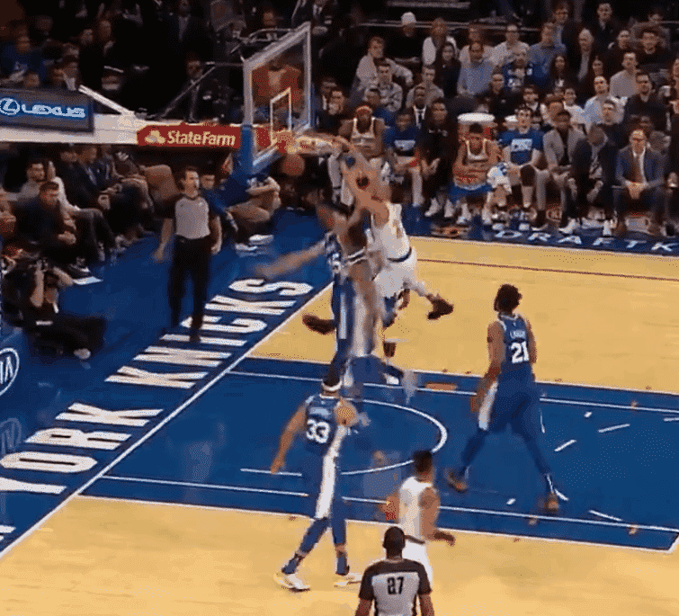 Après Tatum, c’est Kevin Knox qui a mis un gros poster à Ben Simmons