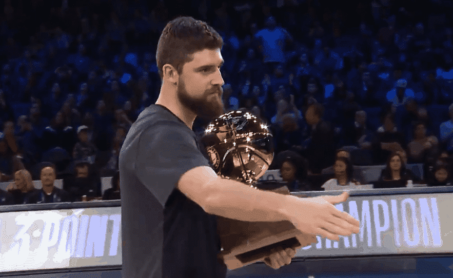 Joe Harris domine Stephen Curry à 3 points !