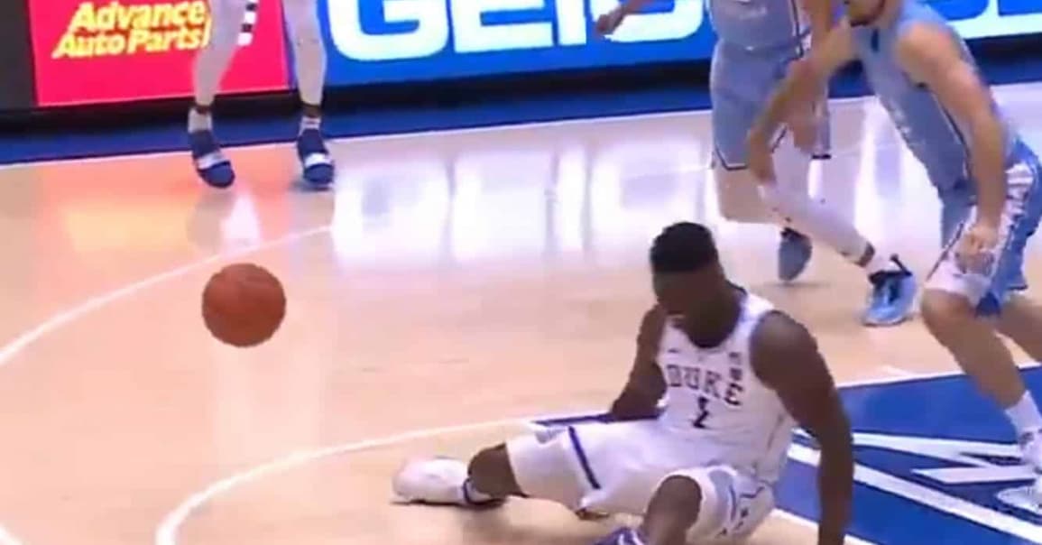 Zion Williamson explose sa chaussure et se blesse au genou