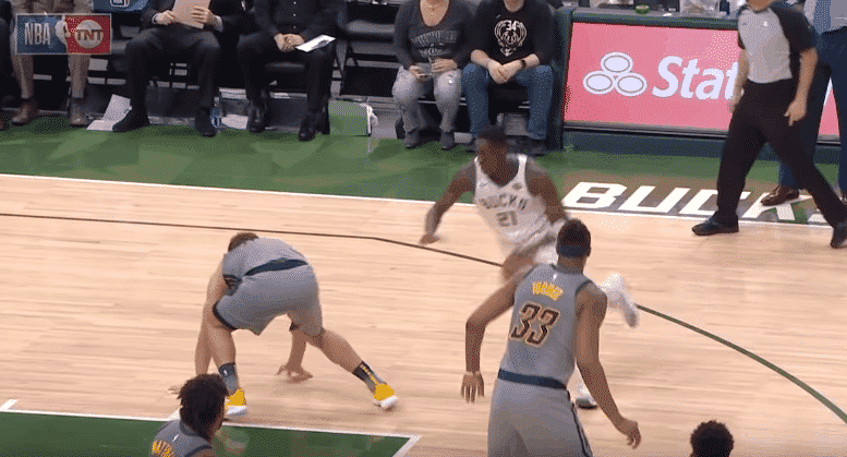 Tony Snell a sévèrement froissé les chevilles de Bojan Bogdanovic