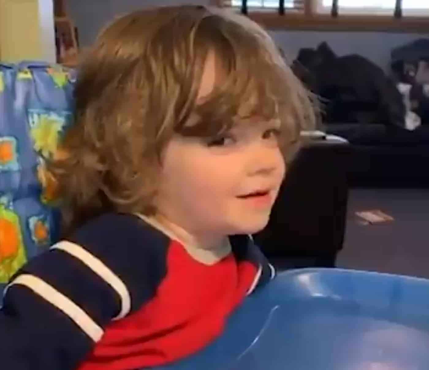 Ce gamin de 2 ans connaît tout le roster des Cavs !