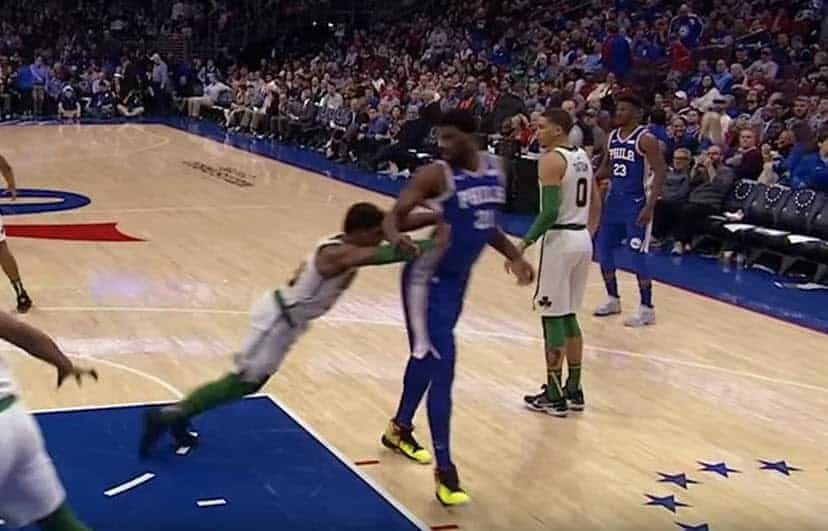 Marcus Smart et Joel Embiid s’accusent de flopper : l’hôpital, la charité…
