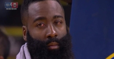 James Harden les yeux en sang : « Je ne vois rien »