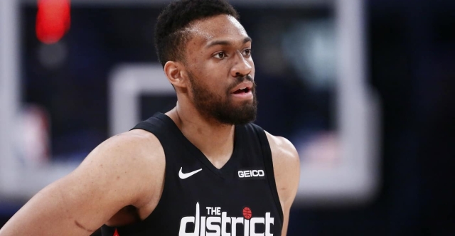 Positif au coronavirus, Jabari Parker aperçu au tennis et au resto, au calme