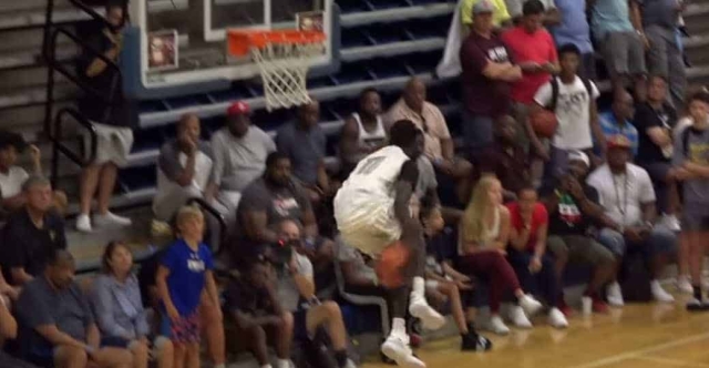 Jimma Gatwech, le lycéen qui claque des dunks insensés en match