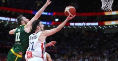 Nando De Colo savoure la médaille et se projette sur les JO